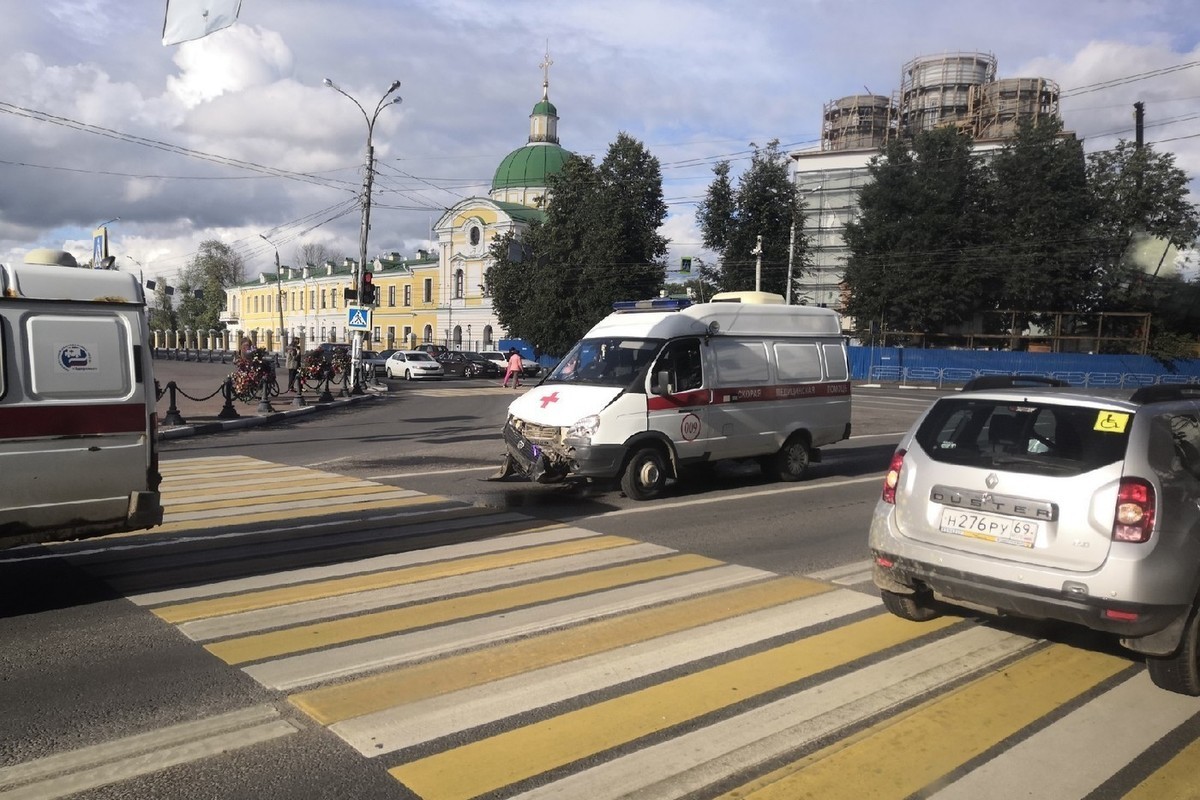 Авто тверской. Машины в Твери. Машины в Твери фото. Украинские машины в Твери. Z на авто Тверская область.