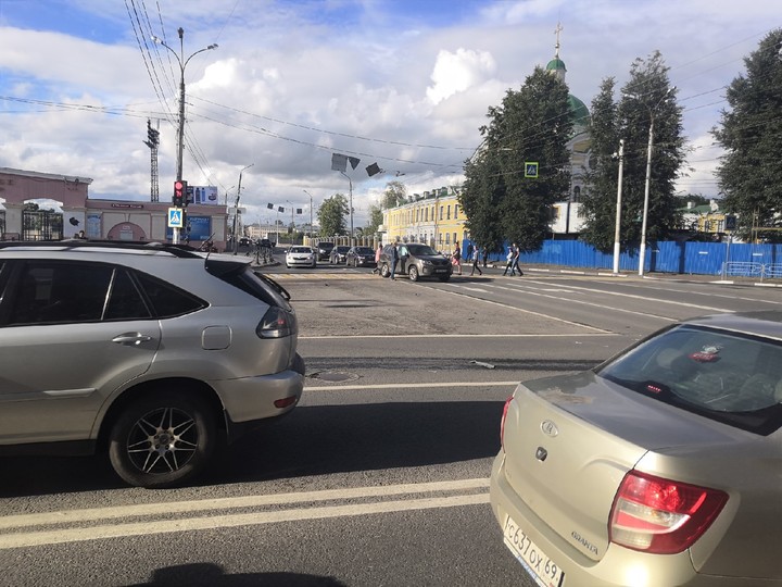 Авто тверская. Машины в Твери фото. Странный автомобиль !Тверь. Тверской ведущий регион-Тверь авто. В Тверь на машине с московскими номерами.