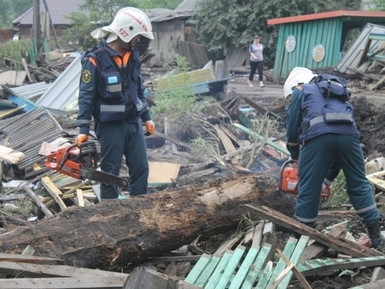Тульские спасатели разбирают завалы в Иркутской области