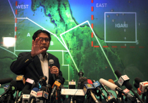 Ряд авиационных экспертов высказали новую версию того, что могло произойти с "Боингом" рейса MH370 Малайзийских авиалиний, который исчез вскоре после взлета из Куала-Лумпура 8 марта 2014 года, направляясь в Пекин с 239 людьми на борту