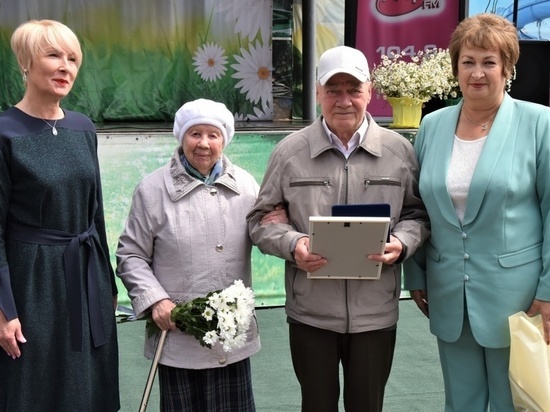 Несколько семей из Кирова получили награды "За любовь и верность"