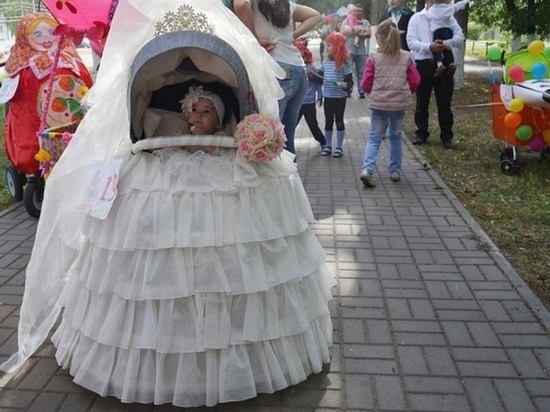 Фестиваль детских колясок прошел под Курском