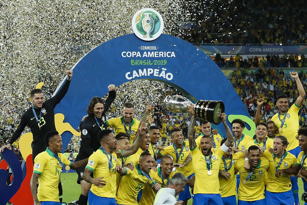 Нестареющий Алвес и ненужный "Зениту" Эвертон: Бразилия — чемпион Южной Америки