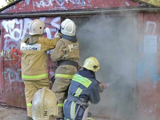 В Смоленске горел гараж