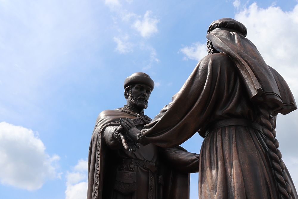 В рязанском Ласкове открыли памятник Петру и Февронии