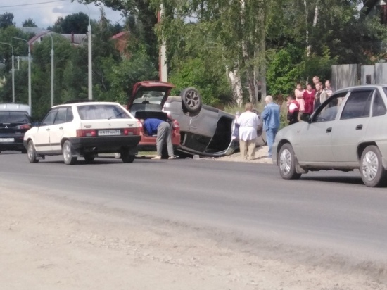 В Туле опрокинулся автомобиль