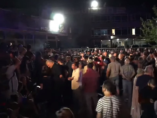 Гендиректор "Рустави 2" опасается, что митингующие могут ворваться в здание телеканала