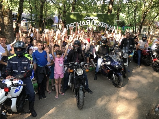 В Ставрополе детей посадили на мотоциклы