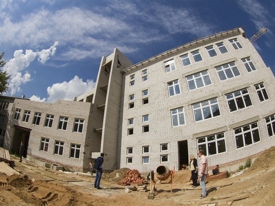 В Смоленске обсудили ход строительства пристройки к средней школе №33