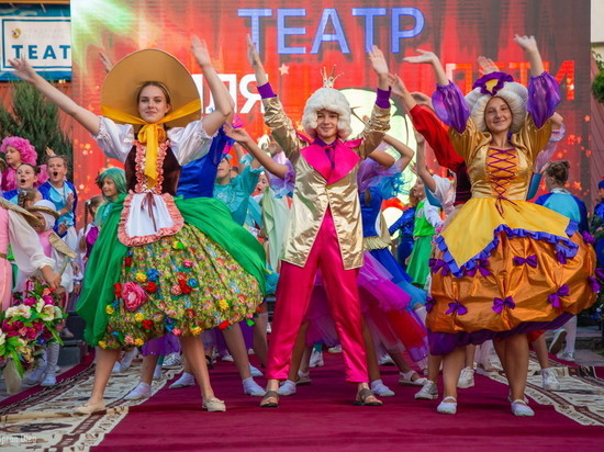 XXIV Международный фестиваль «Земля. Театр. Дети» стартовал 1 июля в Евпатории и проходил в рамках Года театра в России.