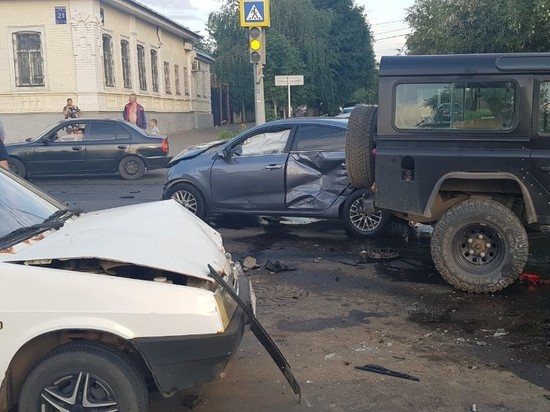 Авария с летальным исходом: в центре Оренбурга столкнулись четыре машины