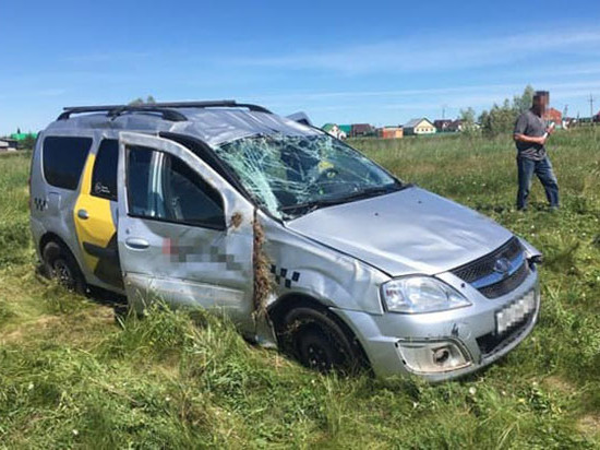 Под Уфой легковушка вылетела с дороги: пострадали водитель и пассажирка