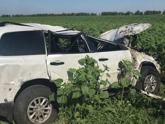 В Башкирии иномарка упала в кювет: двое пострадавших