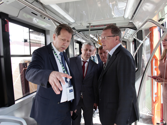 Губернатор Бурков хочет покупать трамваи с омскими колесами
