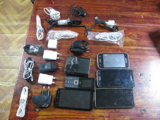Партию мобильников для осужденных ИК-8 Забайкалья спрятали в продуктах