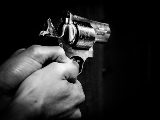 Петрозаводчанин расхаживал с пистолетом в руке по улицам города