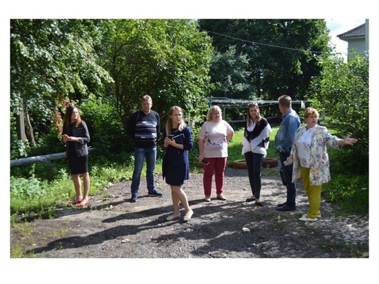 В Серпухове комиссия проверила ход работ по благоустройству дворов