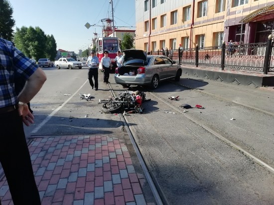 В Прокопьевске о легковушку разбился мотоциклист