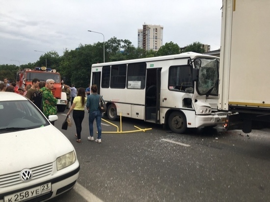 В Минздраве рассказали о 12 пострадавших в ДТП с автобусом в Краснодаре