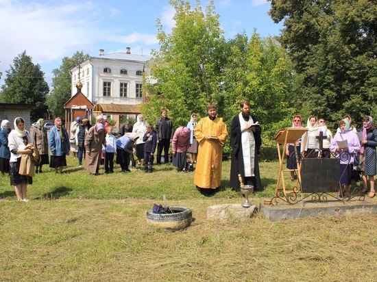В Тверской области отслужили молебен на Дворцовой площади