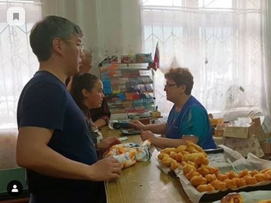«На Шутенкова запишите, пожалуйста»: Глава Бурятии купил мороженое в сельском магазине Забайкалья
