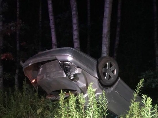 На Балтийском шоссе разбился «Mercedes» — водитель погиб
