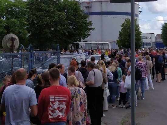 В Калининграде перед барком «Крузенштерн» выстроилась многометровая очередь