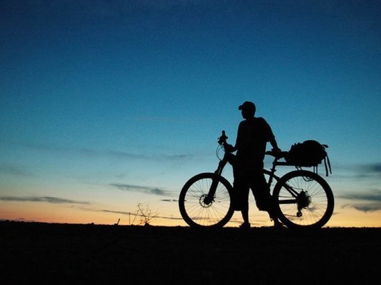 В Новотроицке у спящего около подъезда мужчины украли велосипед