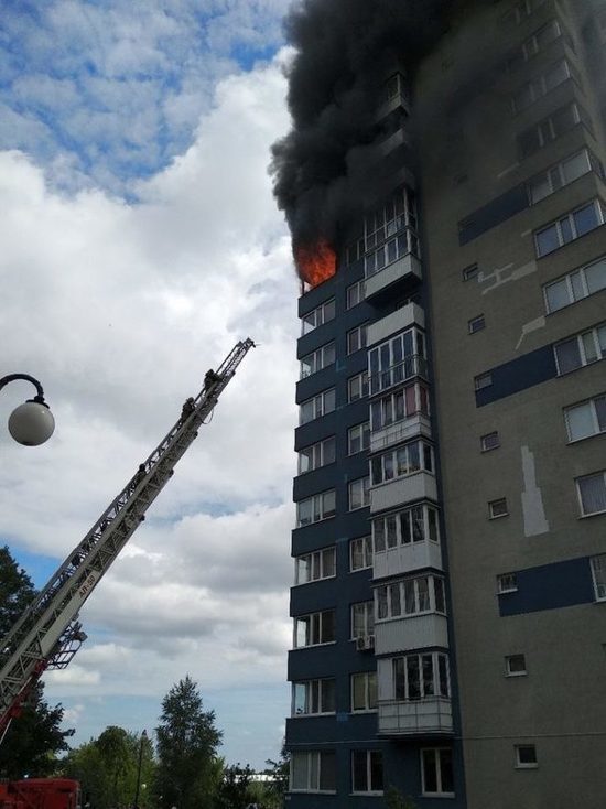 В Калининграде в 17-этажном доме на Судостроительной произошёл пожар