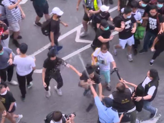 Пекин запретил главе Гонконга уходить в отставку во время беспорядков