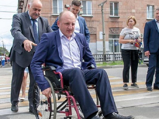 Мэр Нижнего Тагила сдержал обещание посадить чиновников в инвалидные кресла