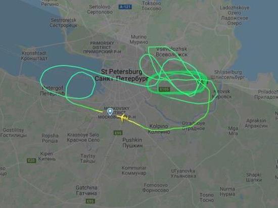 Самолет до Нового Уренгоя покружил над городом и вернулся в Петербург