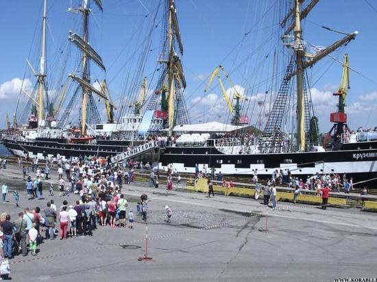 В день «открытых дверей» на барк «Крузенштерн» поднялись 5500 человек