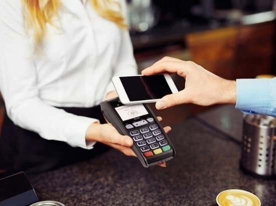 Клиентам ВТБ стала доступна оплата смартфоном с помощью Mir Pay