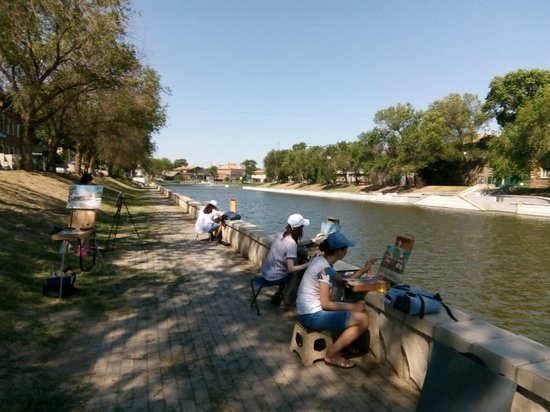 Калмыцкие студенты побывали на пленэре в Астрахани