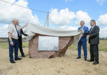 На минувшей неделе в Бобровском районе заложили первый камень в основание нового сыродельного завода мощностью переработки молока 450 тонн в сутки