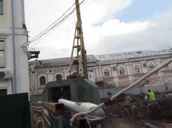 В Депутатском переулке Ярославля возобновили строительство кинотеатра