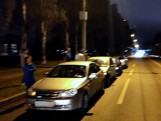 Ночью в Воронеже четыре машины столкнулись на светофоре