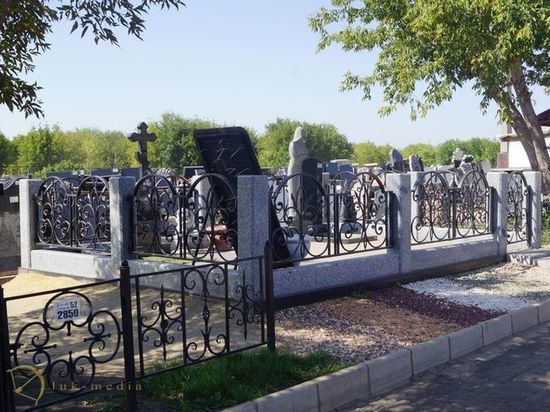 В Челябинской области директор кладбища бесплатно раздавала участки коммерсантам