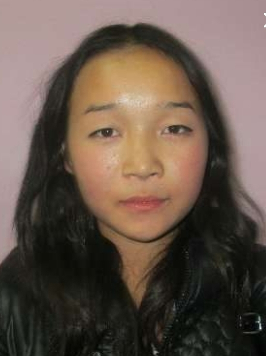 В Улан-Удэ полиция ищет девушку с татуировками на руках