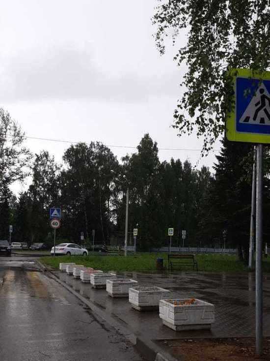 В Тверской области на пути таксистов «встали» клумбы