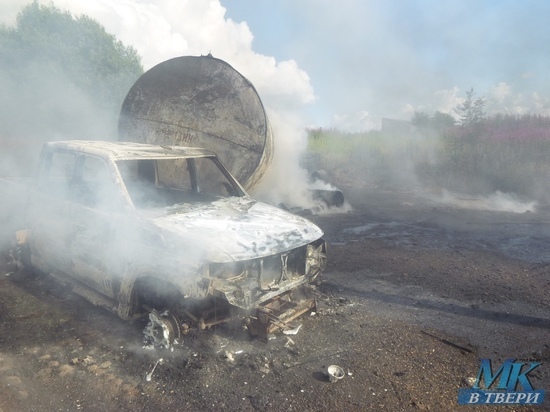 Появились фотографии с места взрыва цистерны в Тверской области