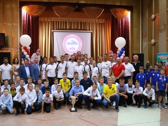 В Хакасии наградили спортсменов по хоккею с мячом по итогам сезона