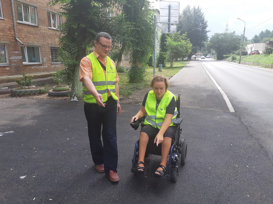 Ремонт улицы Курчатова проверили на доступность для инвалидов