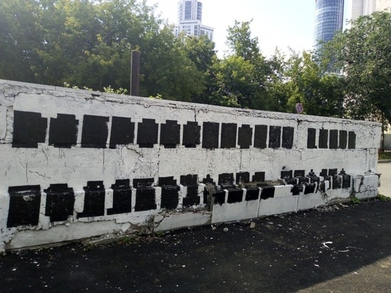 В Екатеринбурге продолжают уничтожать фестивальные арт-объекты