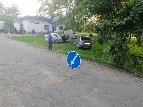 Под Славском автомобиль задавил человека, который решил его подтолкнуть