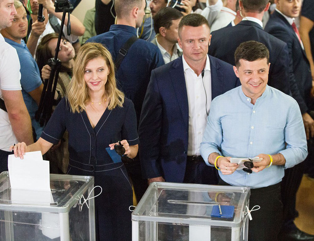 Веселые выборы в Раду: фотогалерея радости Зеленского и Порошенко 