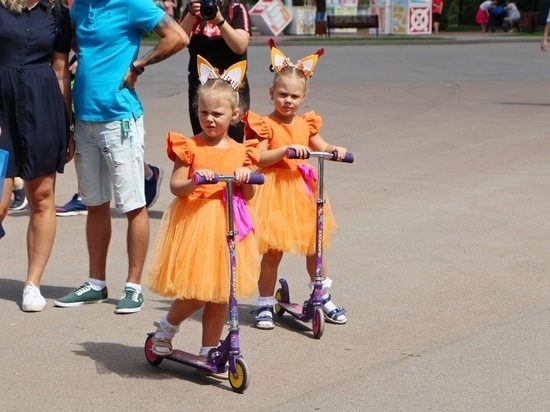 Двойное счастье: в Центральном парке Тулы прошел фестиваль близнецов