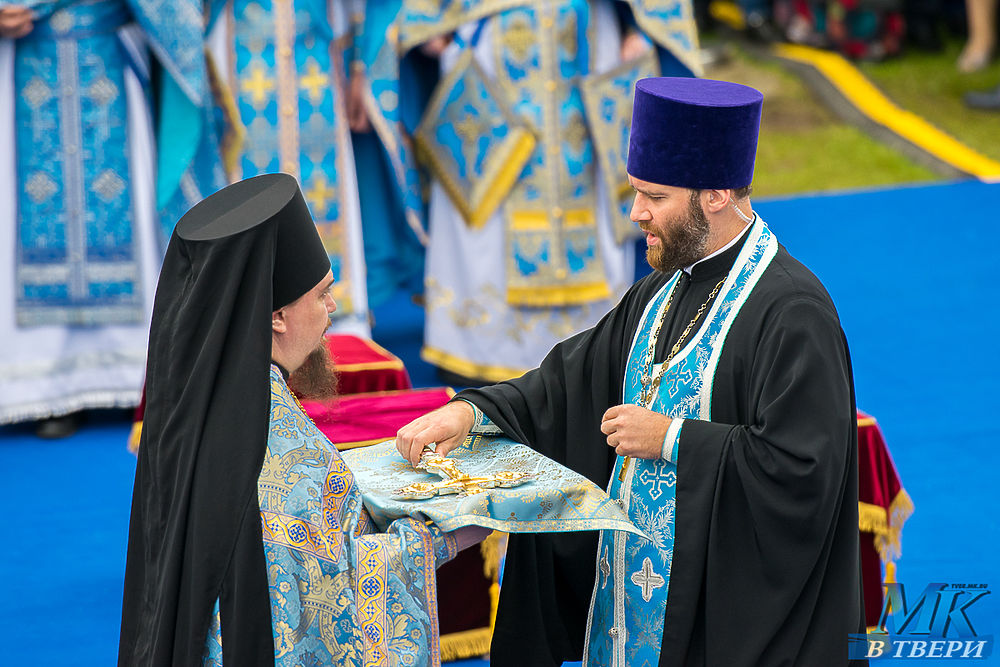 Патриарх Кирилл провел богослужение в Торжке Тверской области