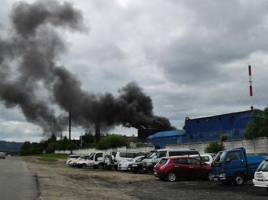 Столб черного дыма от возгорания хранилища мазута заметили в Песчанке